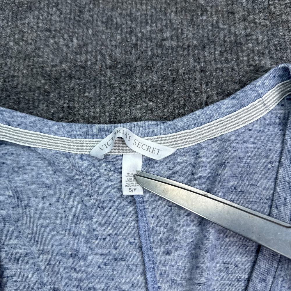 Victoria's Secret Lightweight Shirt Top Womens Size Small Light Gray V Neck - Picture 6 of 12